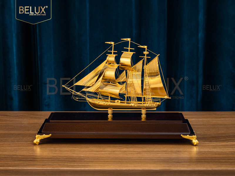 Mô hình thuyền buồm mạ vàng 24K&nbsp;31x12x22cm M4